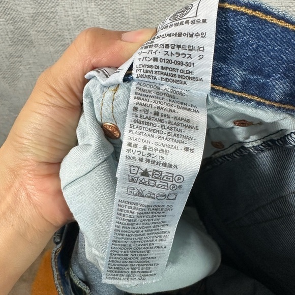 Levi's 501 medium wash button fly straight leg jeans size 40 x 30 - Picture 9 of 12